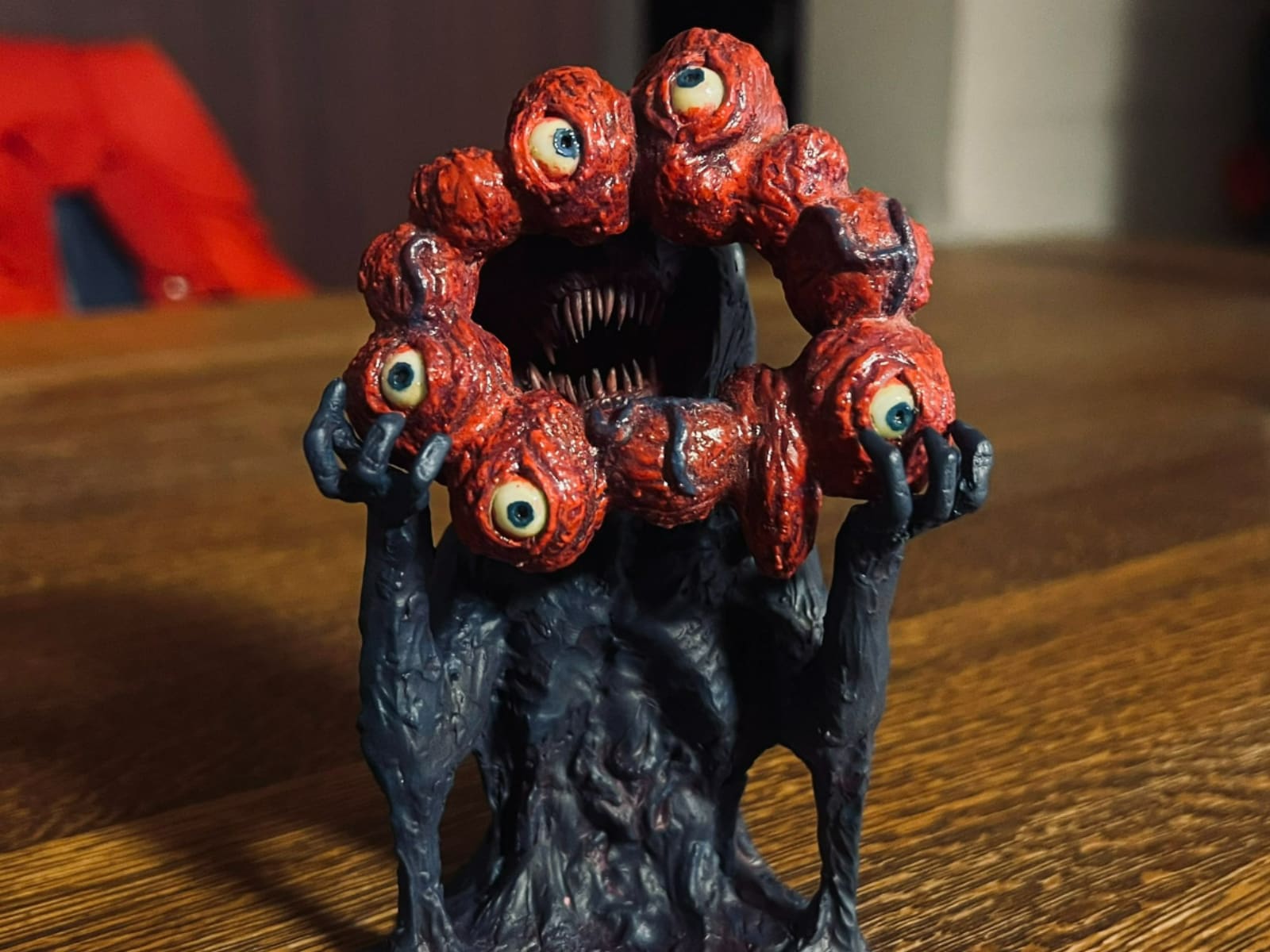 販売待ってます」現役美大生が作った大阪万博“ミャクミャク”フィギュア