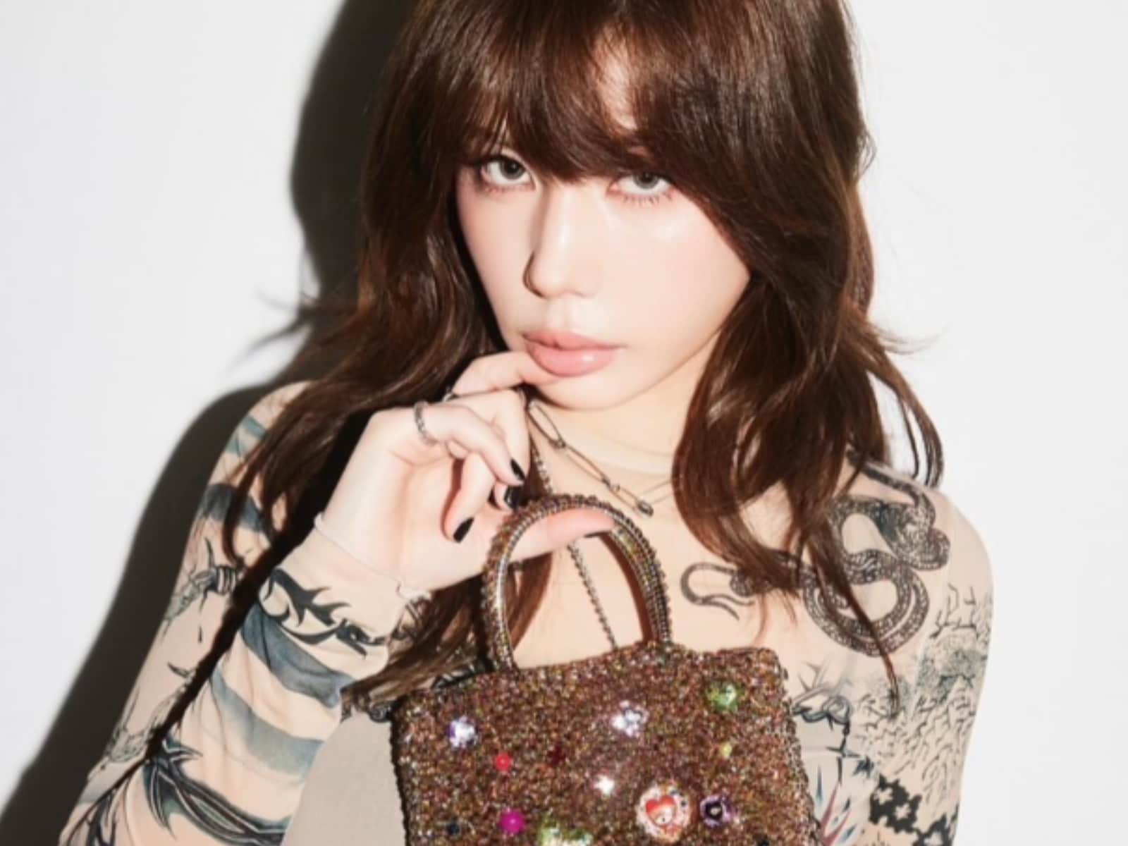 爆モテ」仲里依紗、蜷川実花コラボアイテムのモデルショット公開