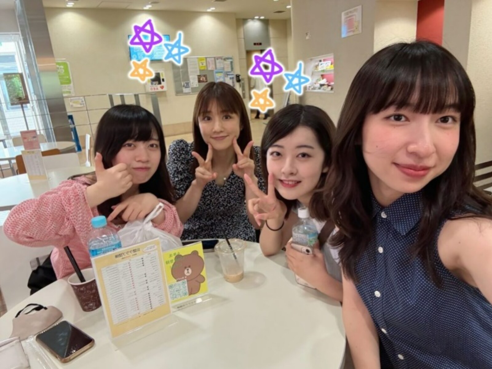 同年代にしかみえん」小倉優子、21歳“元同級生”たちとの写真に