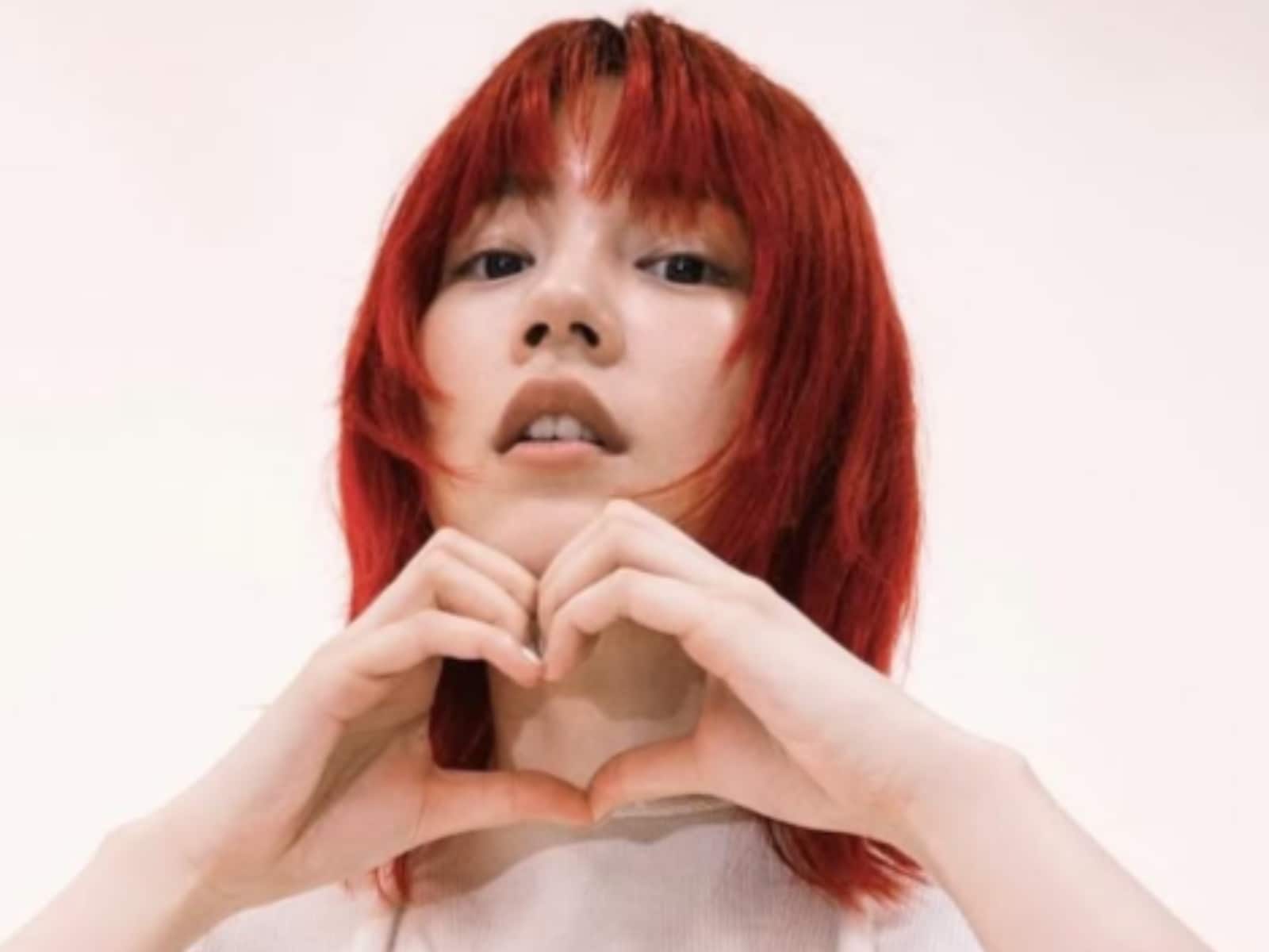 攻めるねぇ」のん、赤髪姿の最新ショット公開！ 「カッコ可愛いのん