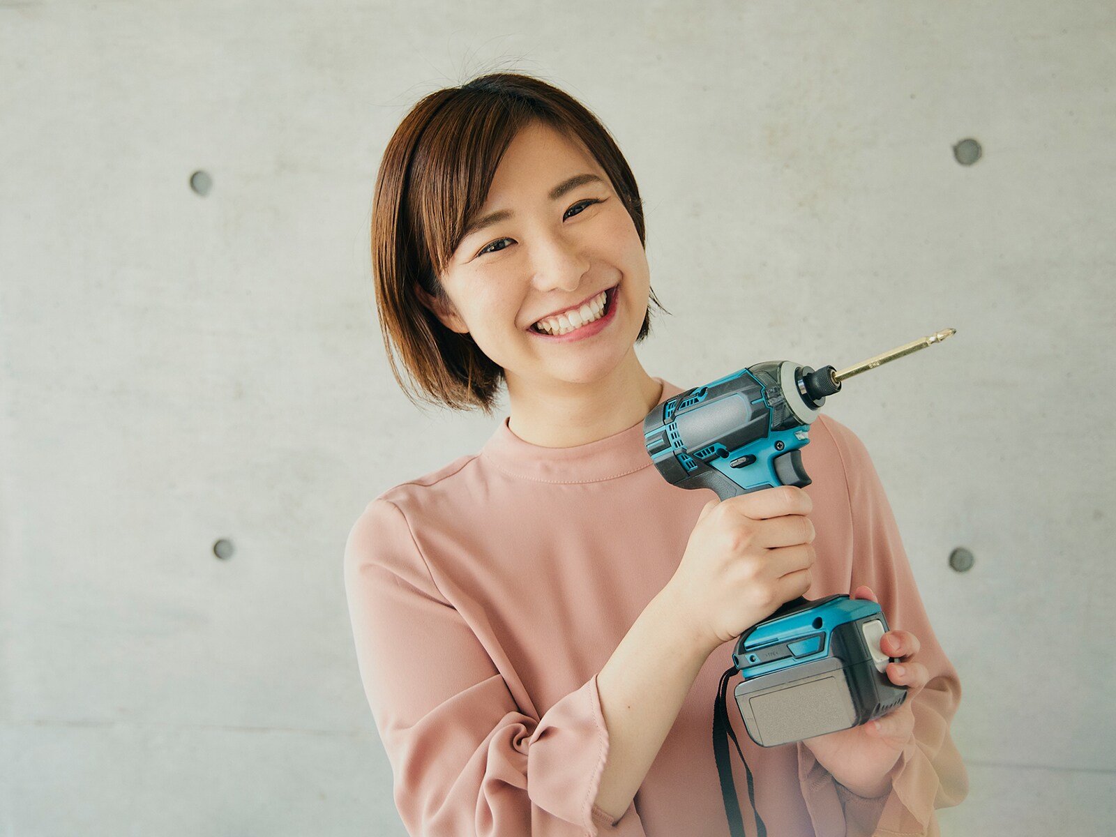 (女性、DIY初心者向け)　Makitaインパクトコンパクトサイズ　(小型軽量) 初心者でも扱いやすく安価」DIYを始めた32歳女性が初めて選んだ