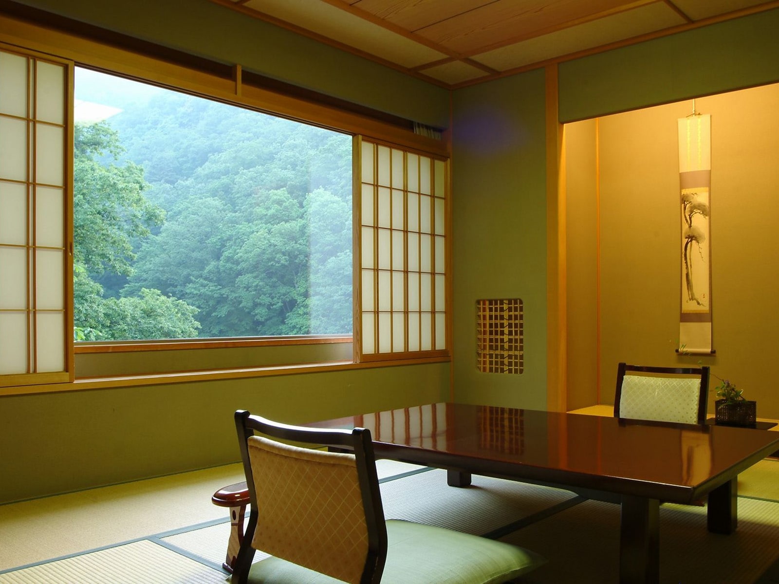 窓の外に広がる四季折々の景色